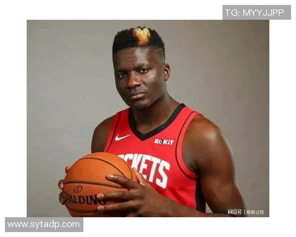 克林特卡佩拉:从默默无闻到NBA篮板王的奋斗历程与成就 克林特卡佩拉:从默默无闻到NBA篮板王的奋斗历程与成就